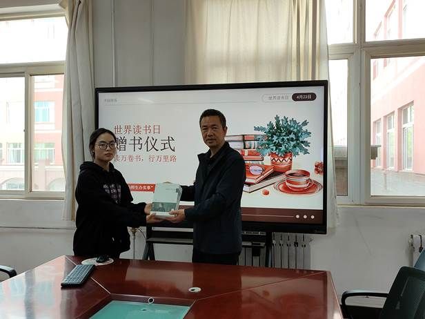 20250424  zoty中欧“世界读书日”赠书仪式活动1